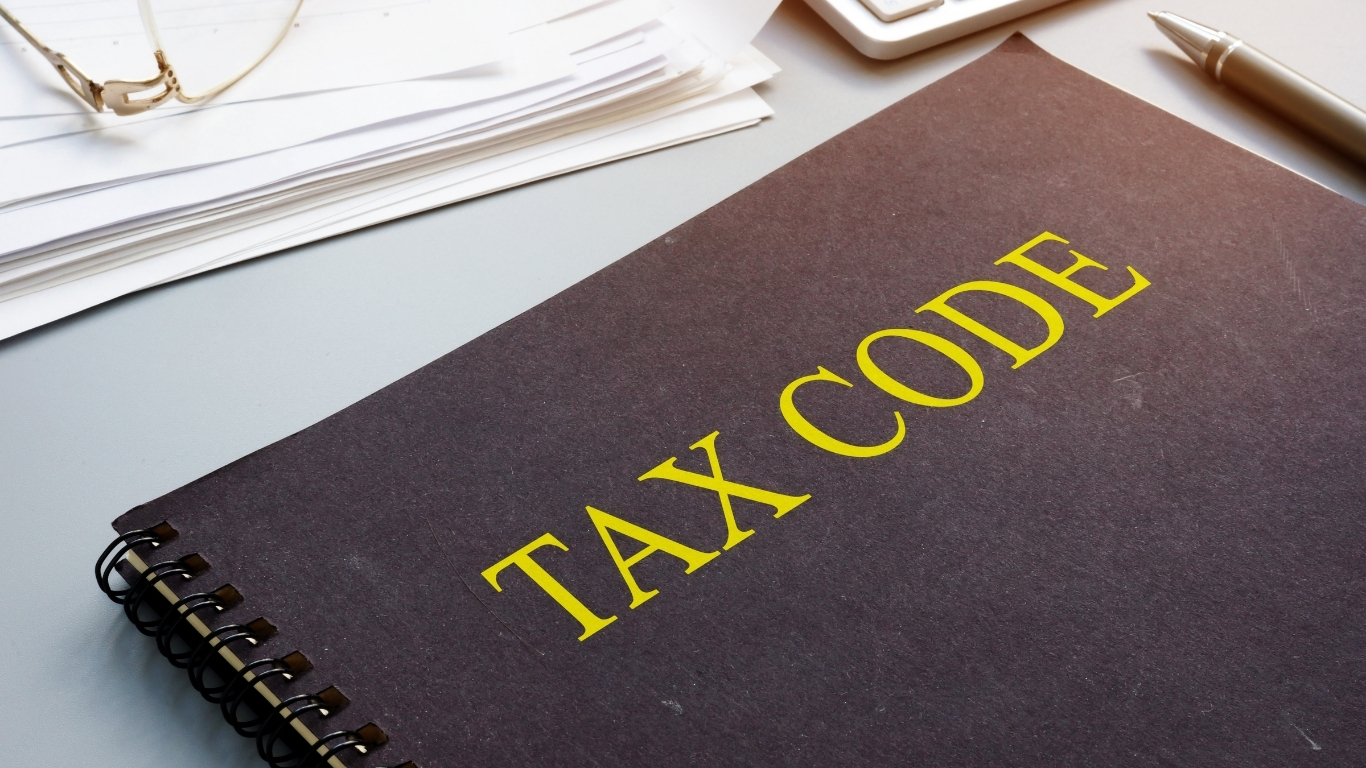 Chair Rental vs. Employment in Salons: Tax Implications Explained